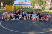 Спортивная эстафета, в которой поучаствовали ребята из семейного клуба "Радуга"