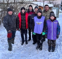 Волонтеры молодежного движения ВСК «Монолит» оказали помощь в уборке дров 