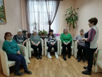 «Школа по уходу за пожилыми людьми и инвалидами». «Перемещение человека в кровати при помощи скользящих простыней».